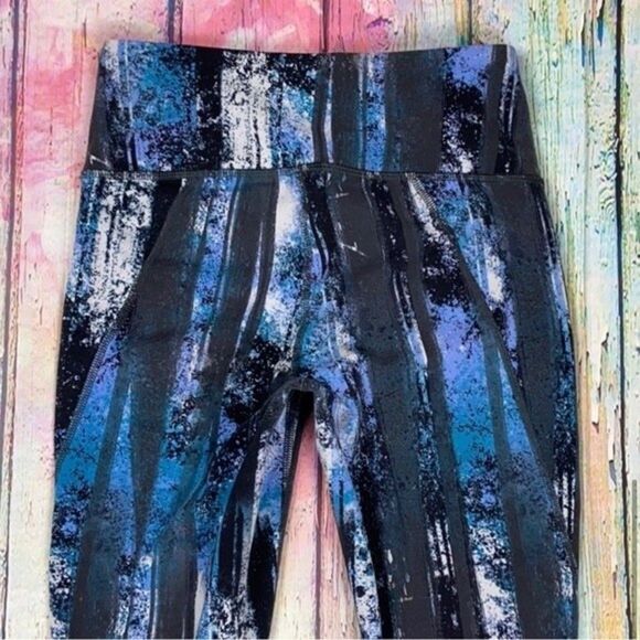 Lucy Blue Multi Woods Hatha Capri Leggings Small - Picture 6 of 7